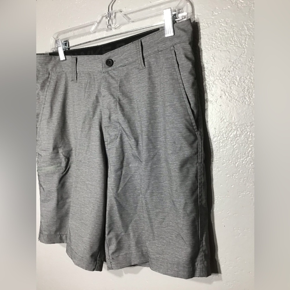 HAWKE & CO SHORTS MEN’S Size 32/W 6 POCKEST Strech  Quick Dry Golf Gray